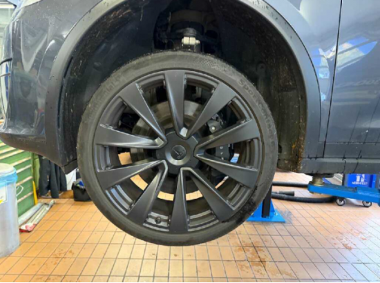 2022 Tesla Model X Tri-Motor Plaid