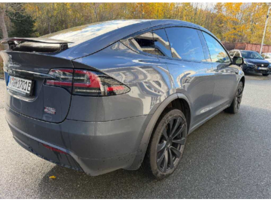 2022 Tesla Model X Tri-Motor Plaid