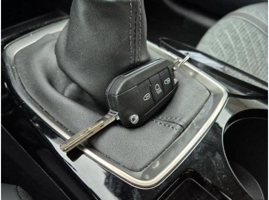 2025 Peugeot 208 Allure