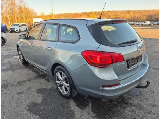 2015 Opel Astra J Sports Tourer Edition