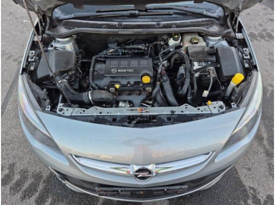 2015 Opel Astra J Sports Tourer Edition