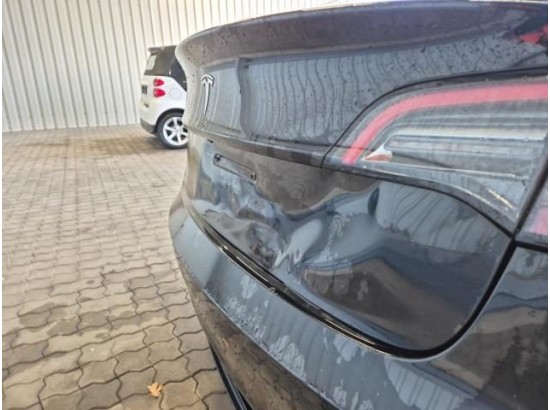 2022 Tesla Model 3 Hinterradantrieb