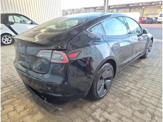 2022 Tesla Model 3 Hinterradantrieb