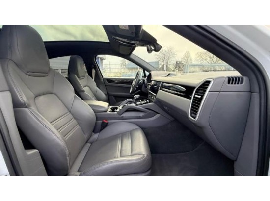 2022 Porsche Cayenne E-Hybrid Platinum Edition