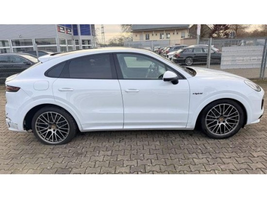 2022 Porsche Cayenne E-Hybrid Platinum Edition