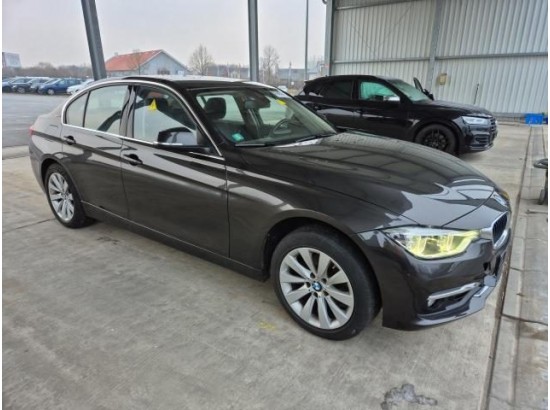2016 BMW 3er Lim. 330e iPerformance Luxury Line