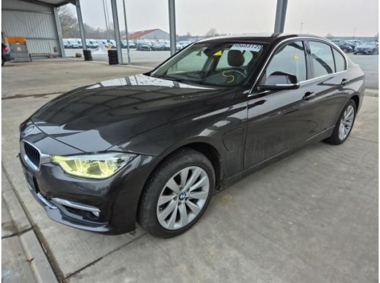 2016 BMW 3er Lim. 330e iPerformance Luxury Line