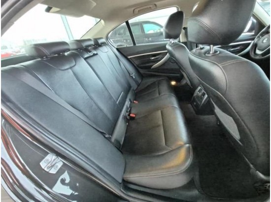 2016 BMW 3er Lim. 330e iPerformance Luxury Line