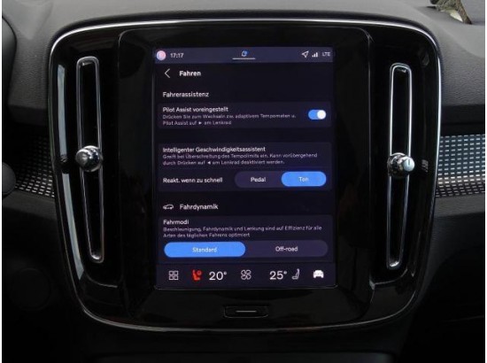 2025 Volvo EC40 300 kW Twin Motor AWD Ultra Black Edition