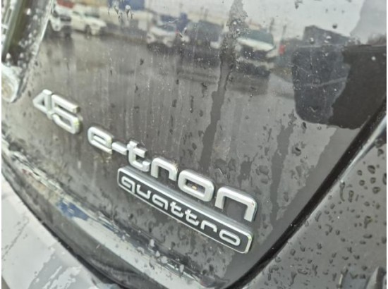 2022 Audi Q4 e-tron 45 e-tron basis quattro