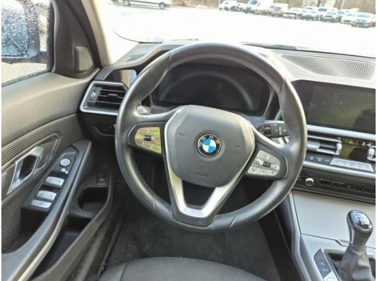 2022 BMW 3er Touring 318 d Advantage