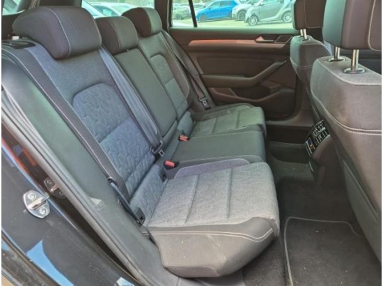 2022 Volkswagen Passat Variant Business