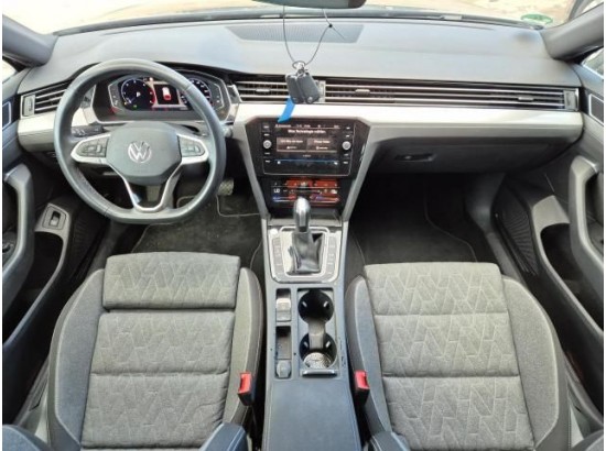 2022 Volkswagen Passat Variant Business