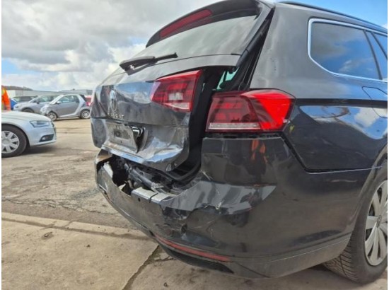 2022 Volkswagen Passat Variant Business