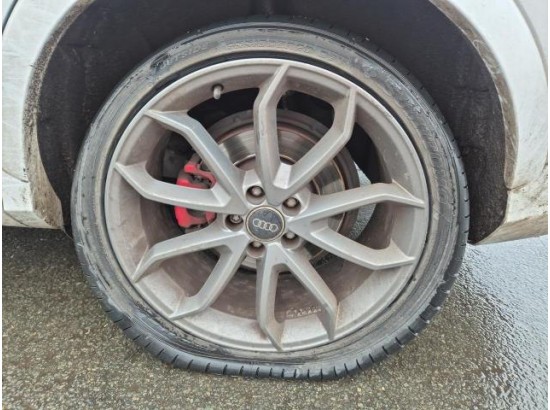 2016 Audi RS Q3 2.5 TFSI quattro performance