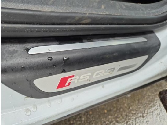 2016 Audi RS Q3 2.5 TFSI quattro performance