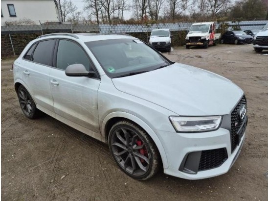 2016 Audi RS Q3 2.5 TFSI quattro performance