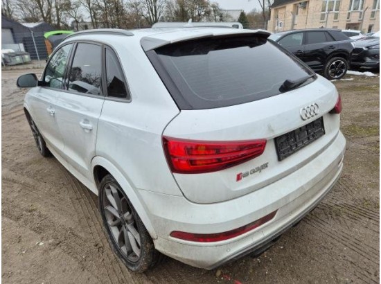 2016 Audi RS Q3 2.5 TFSI quattro performance