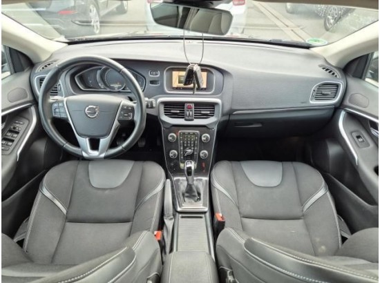 2017 Volvo V40 Momentum