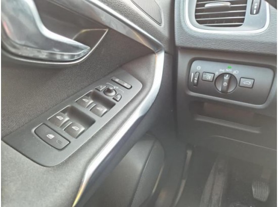 2017 Volvo V40 Momentum