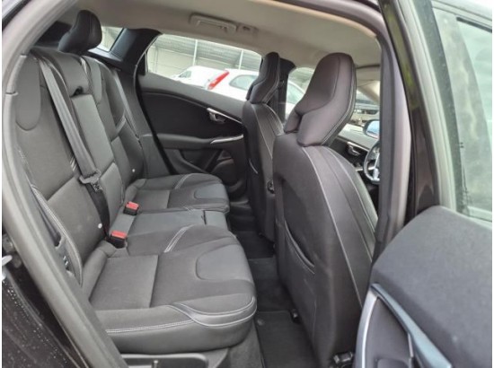 2017 Volvo V40 Momentum