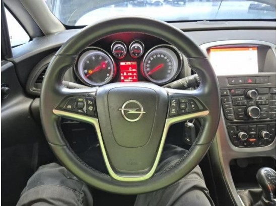 2016 Opel Astra J Sports Tourer Edition