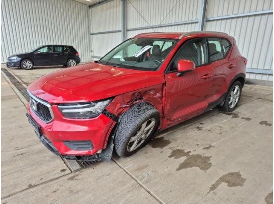 2019 Volvo XC40 Momentum Pro AWD