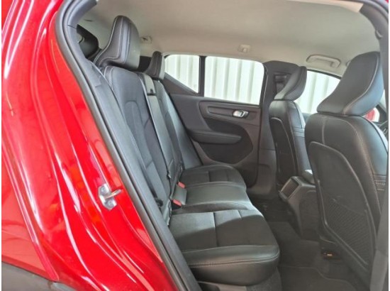 2019 Volvo XC40 Momentum Pro AWD