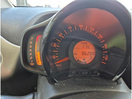 2015 Toyota AYGO x-play touch