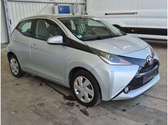 2015 Toyota AYGO x-play touch