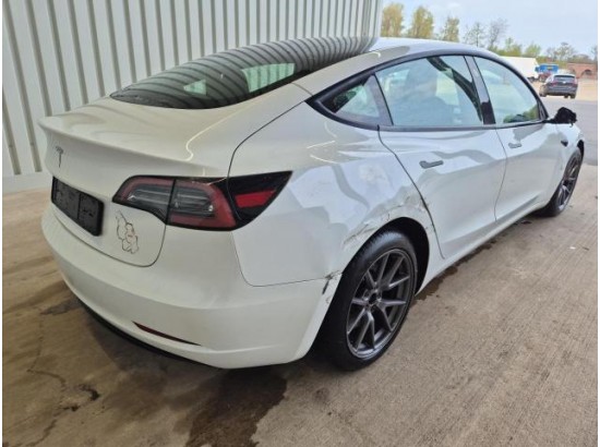 2022 Tesla Model 3 Basis RWD