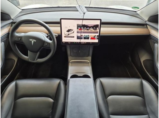 2022 Tesla Model 3 Basis RWD