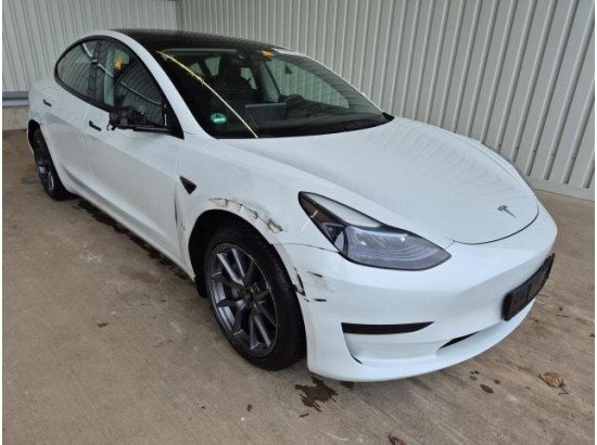 2022 Tesla Model 3 Basis RWD