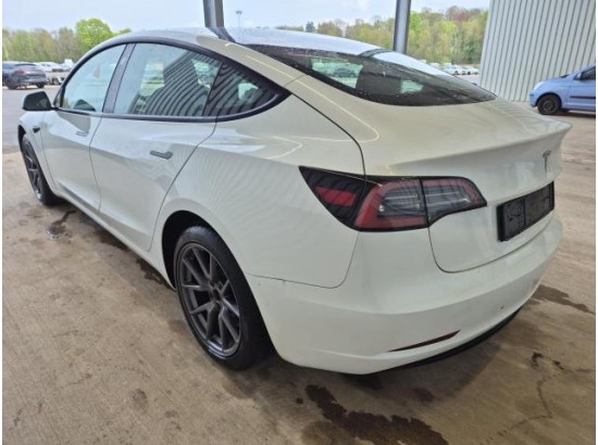 2022 Tesla Model 3 Basis RWD