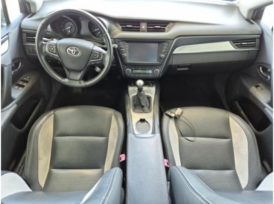 2015 Toyota Avensis Touring Sports Business Edition