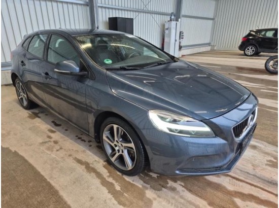 2018 Volvo V40 Momentum