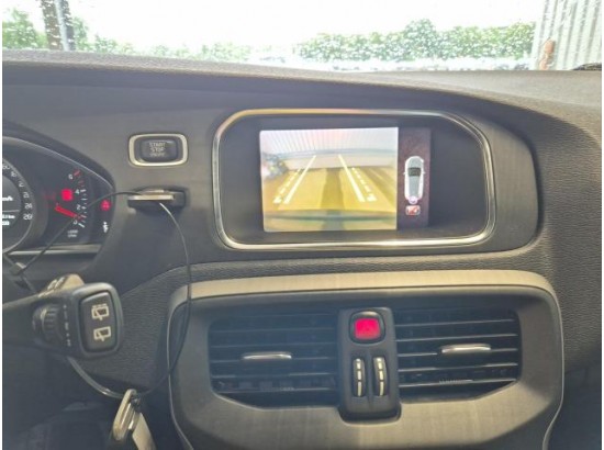 2018 Volvo V40 Momentum