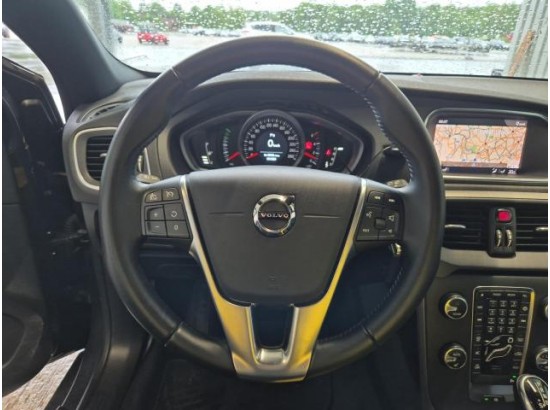 2018 Volvo V40 Momentum