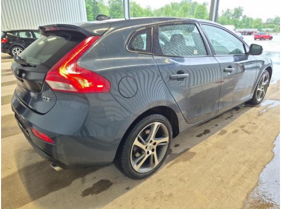 2018 Volvo V40 Momentum