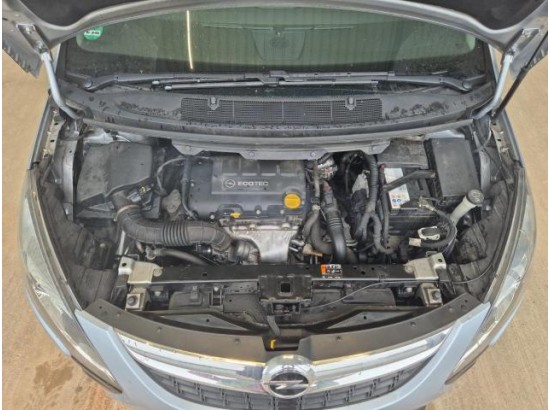 2016 Opel Zafira C Tourer drive