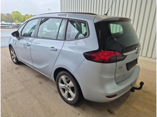 2016 Opel Zafira C Tourer drive