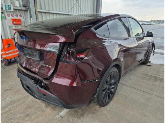 2024 Tesla Model Y Performance Allradantrieb