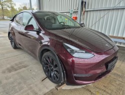2024 Tesla Model Y Performance Allradantrieb