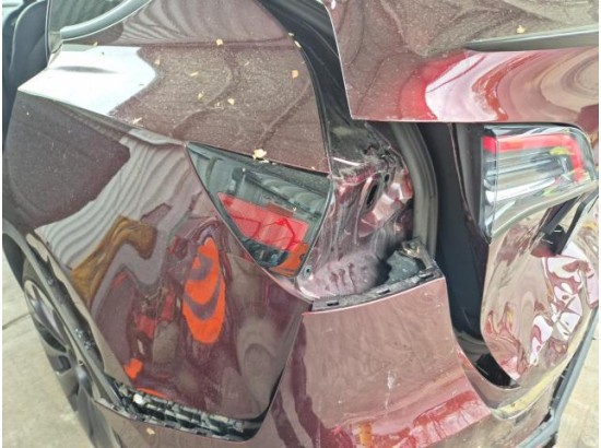 2024 Tesla Model Y Performance Allradantrieb