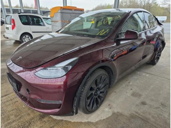 2024 Tesla Model Y Performance Allradantrieb