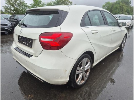 2016 Mercedes-Benz A-Klasse A180
