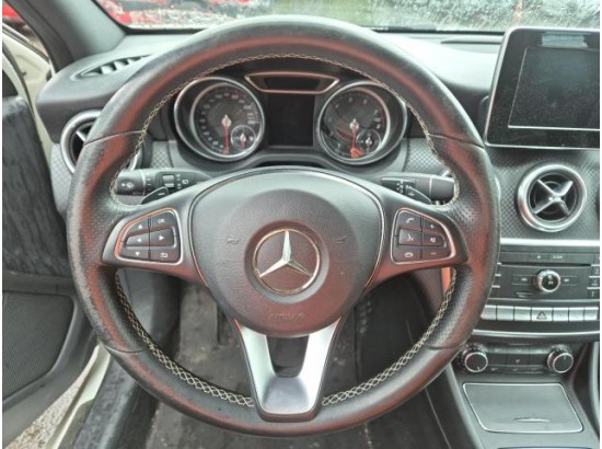 2016 Mercedes-Benz A-Klasse A180