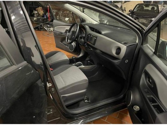 2016 Toyota Yaris Hybrid Basis