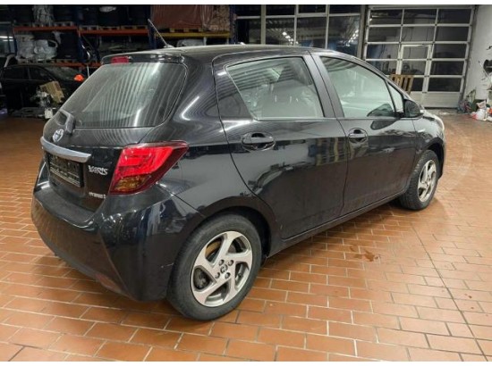 2016 Toyota Yaris Hybrid Basis