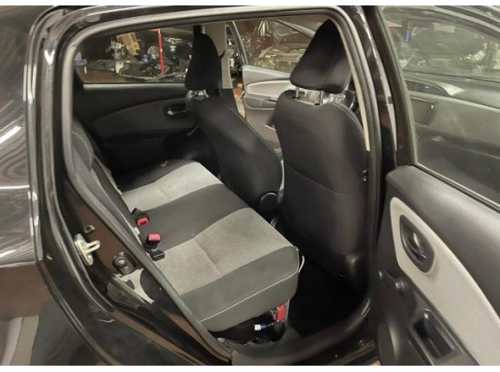 2016 Toyota Yaris Hybrid Basis